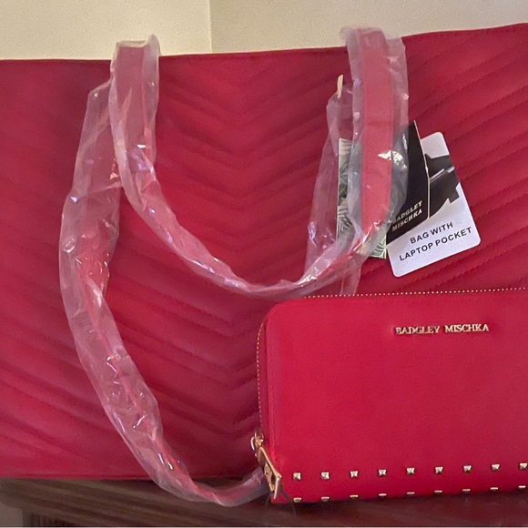 Badgley Mischka set. NWT. Tote bag and wallet. Has lap top pocket.  MRSP $208 - Picture 3 of 9